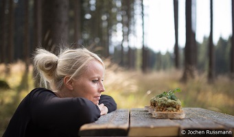 Michalea Russmann im Wald